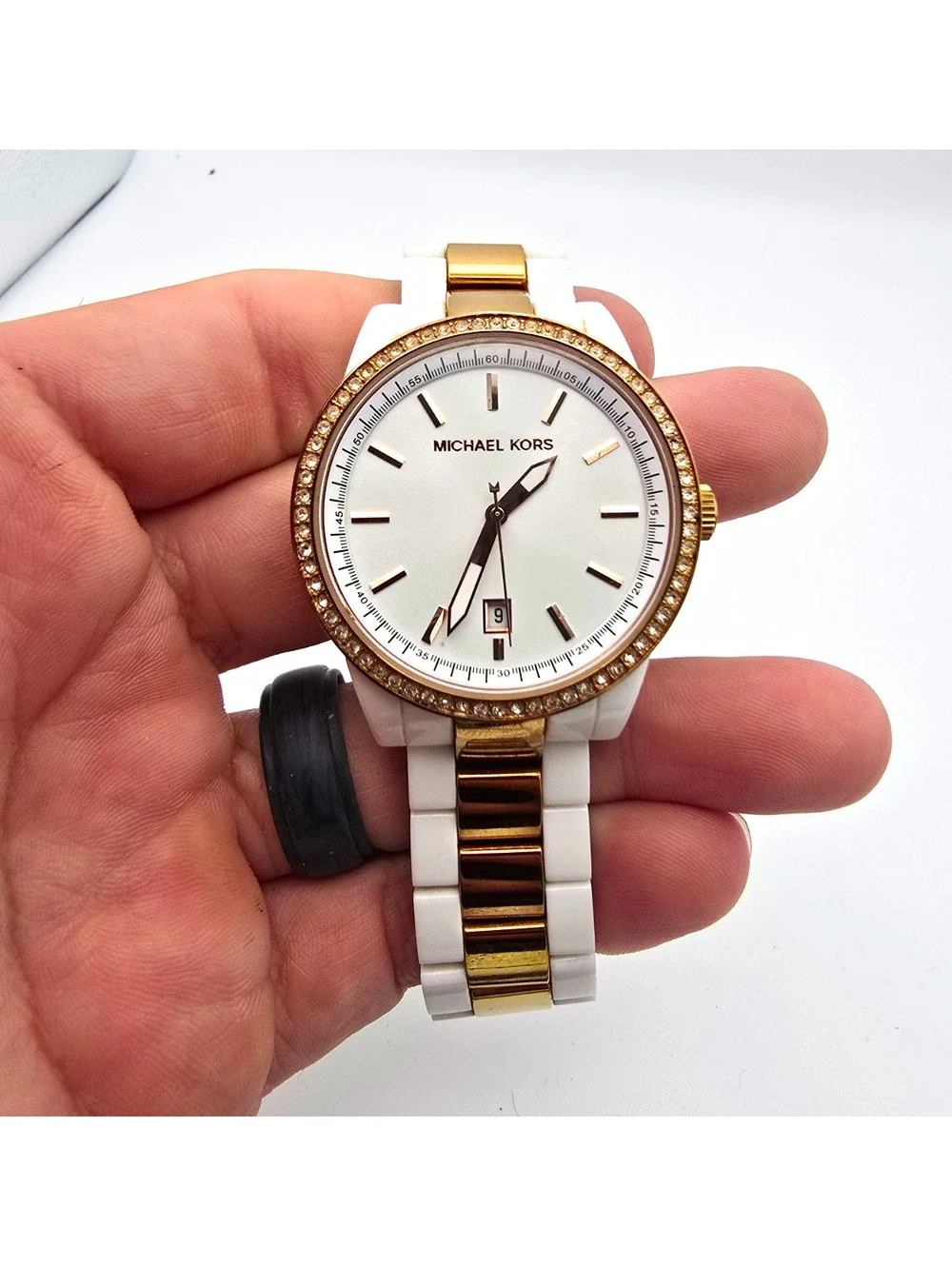 Michael Kors Women’s Quartz Analog Watch White Dial Date Ceramic Bracelet 50m